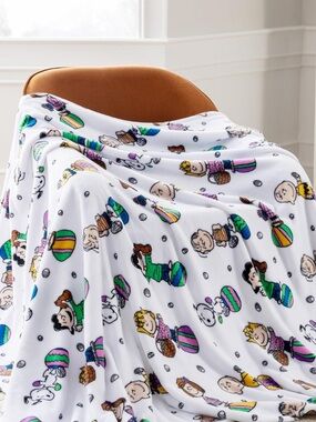 Berkshire Peanuts® VelvetLoft® Cute Character Snoopy Easter Plush Throw